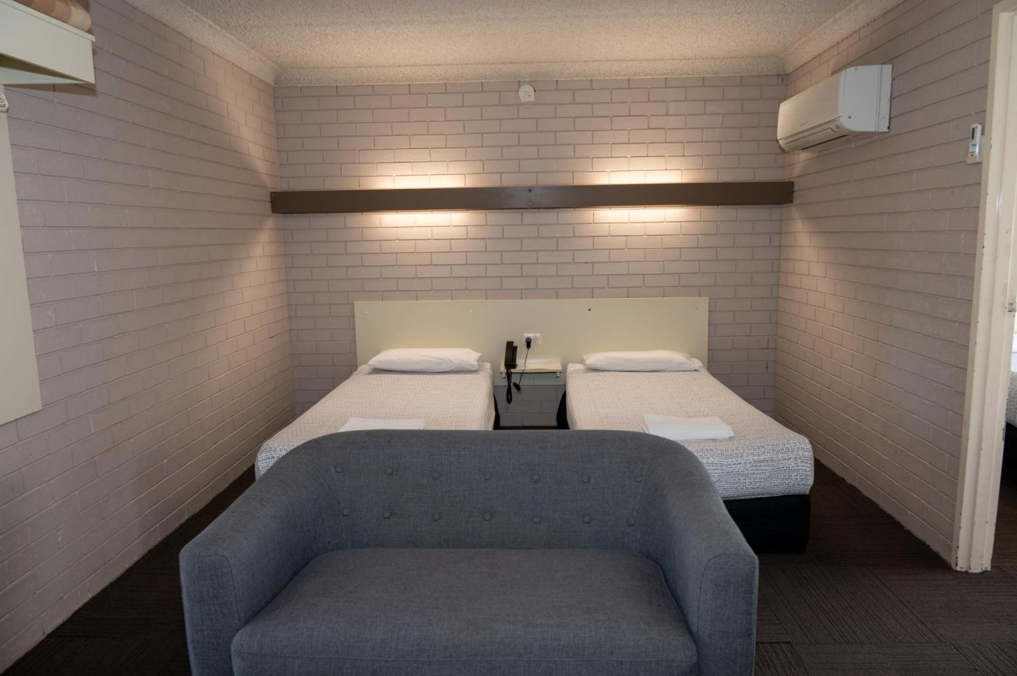 Tumut Valley Motel Pet Friendly Екстериор снимка