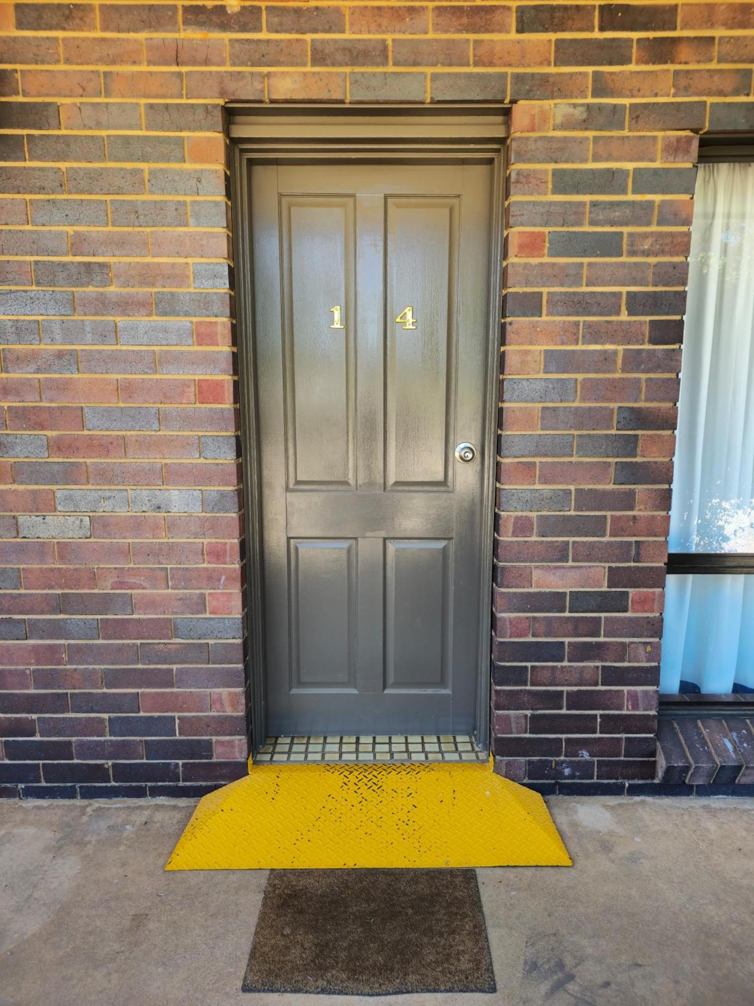 Tumut Valley Motel Pet Friendly Екстериор снимка