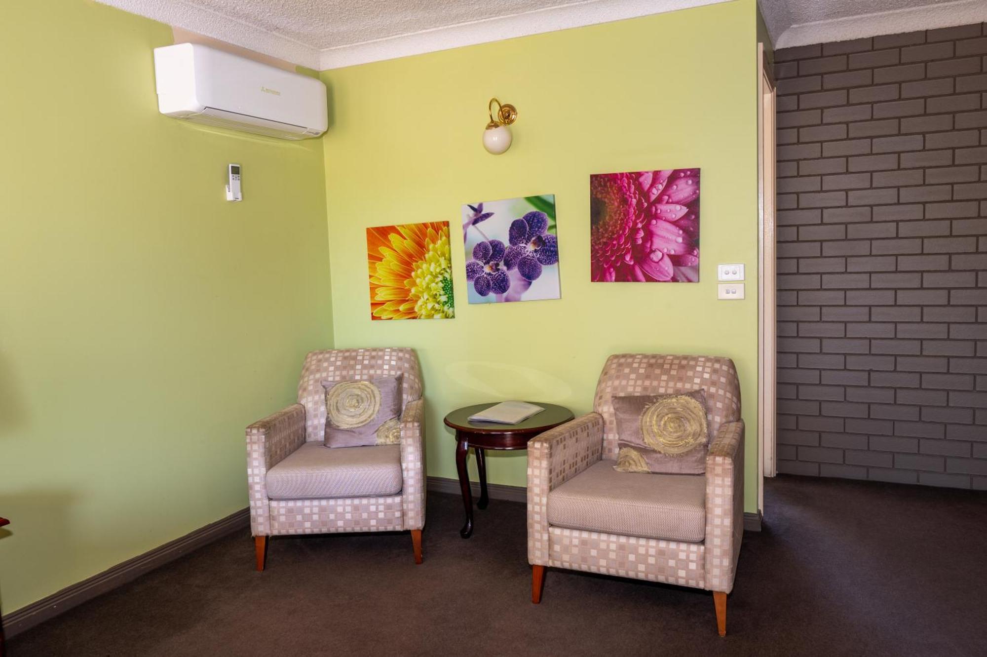 Tumut Valley Motel Pet Friendly Екстериор снимка