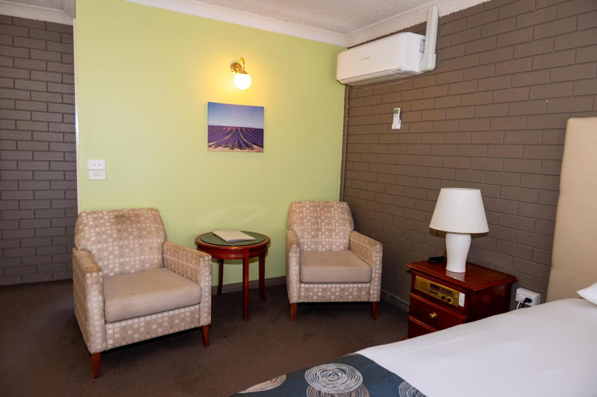 Tumut Valley Motel Pet Friendly Екстериор снимка