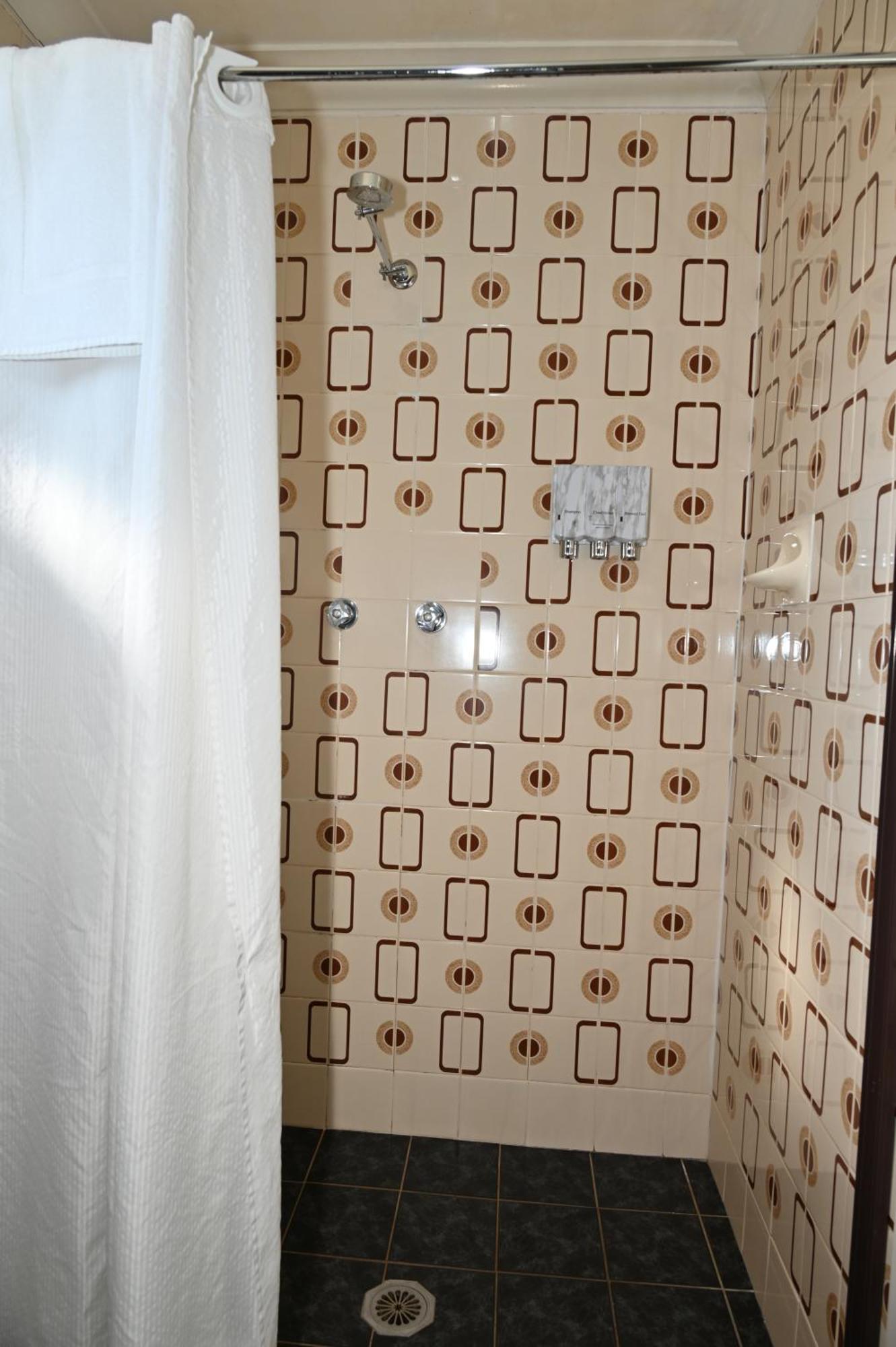 Tumut Valley Motel Pet Friendly Екстериор снимка