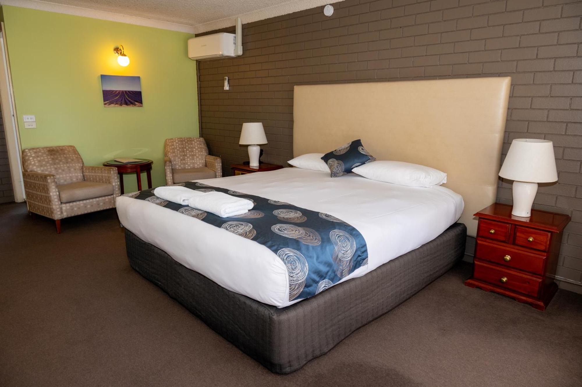 Tumut Valley Motel Pet Friendly Екстериор снимка
