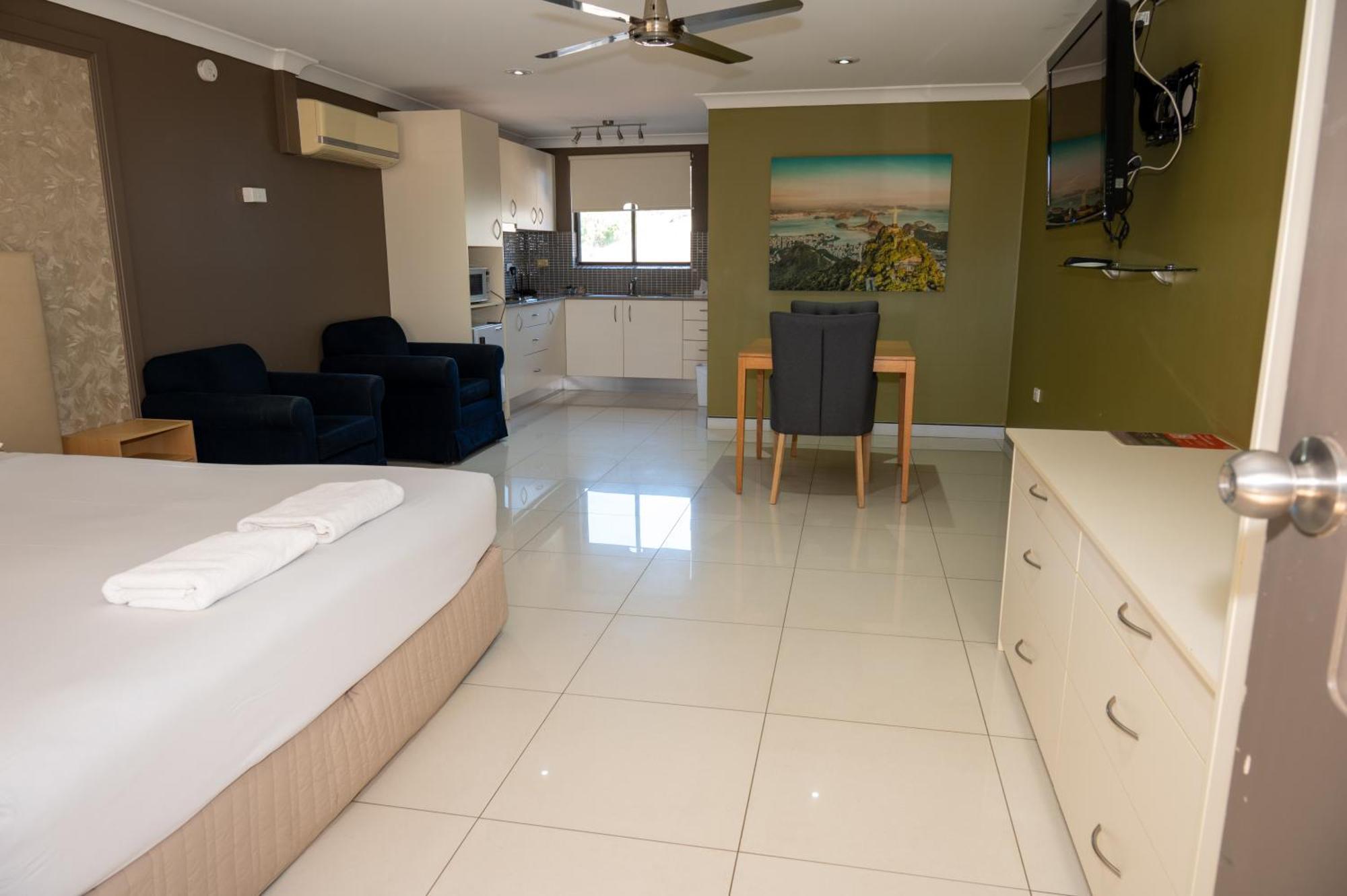 Tumut Valley Motel Pet Friendly Екстериор снимка