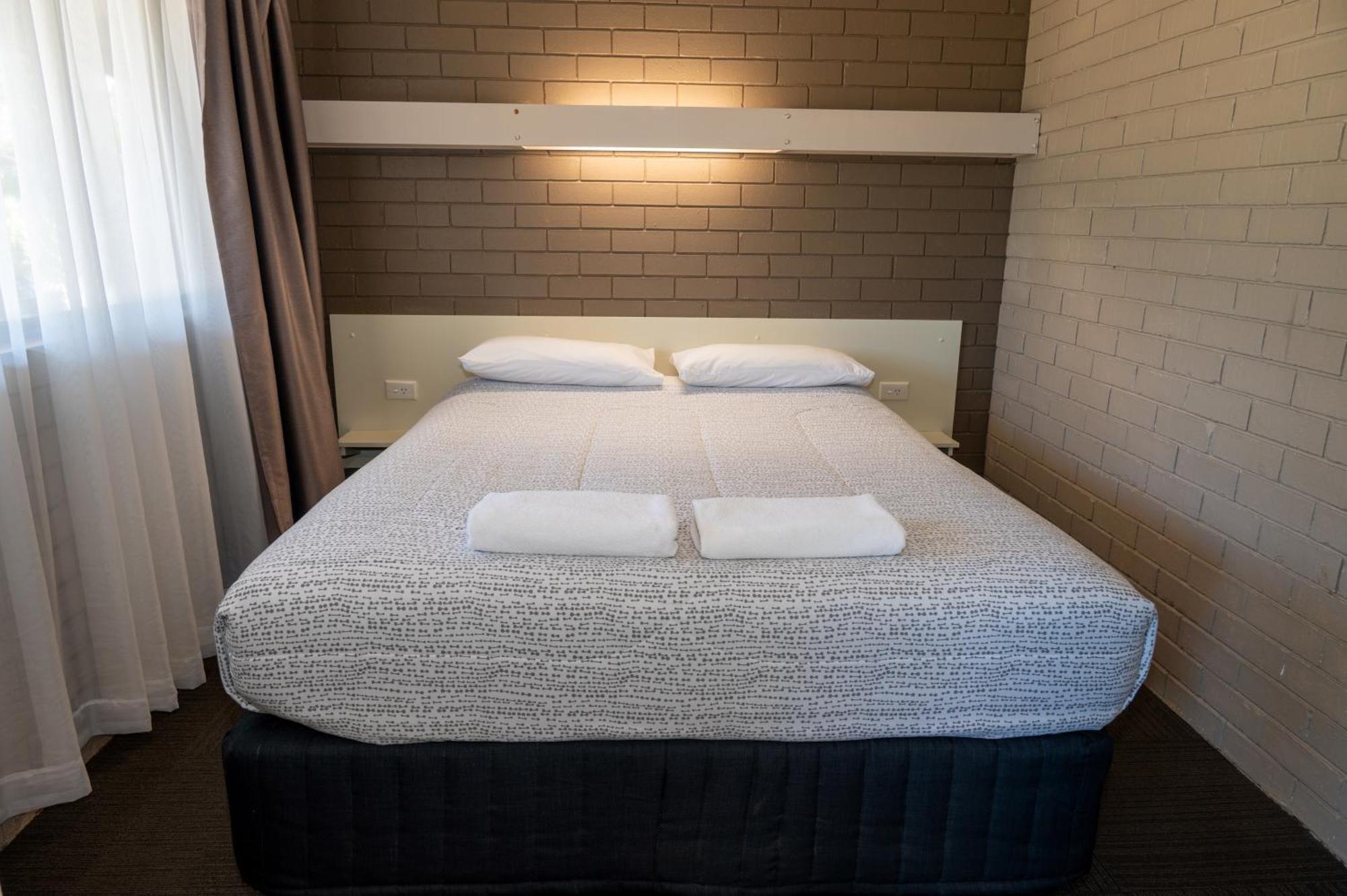 Tumut Valley Motel Pet Friendly Екстериор снимка