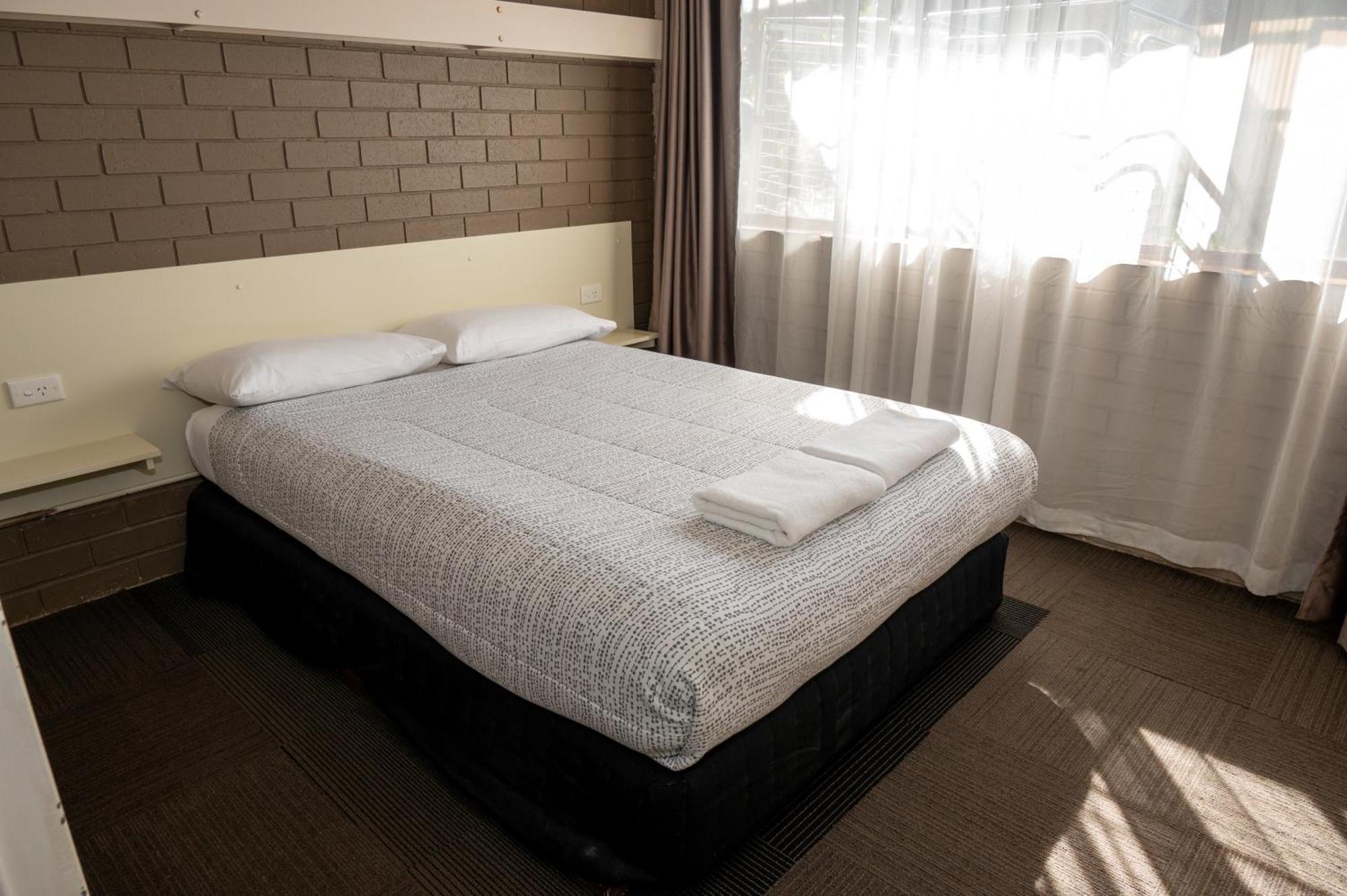 Tumut Valley Motel Pet Friendly Екстериор снимка