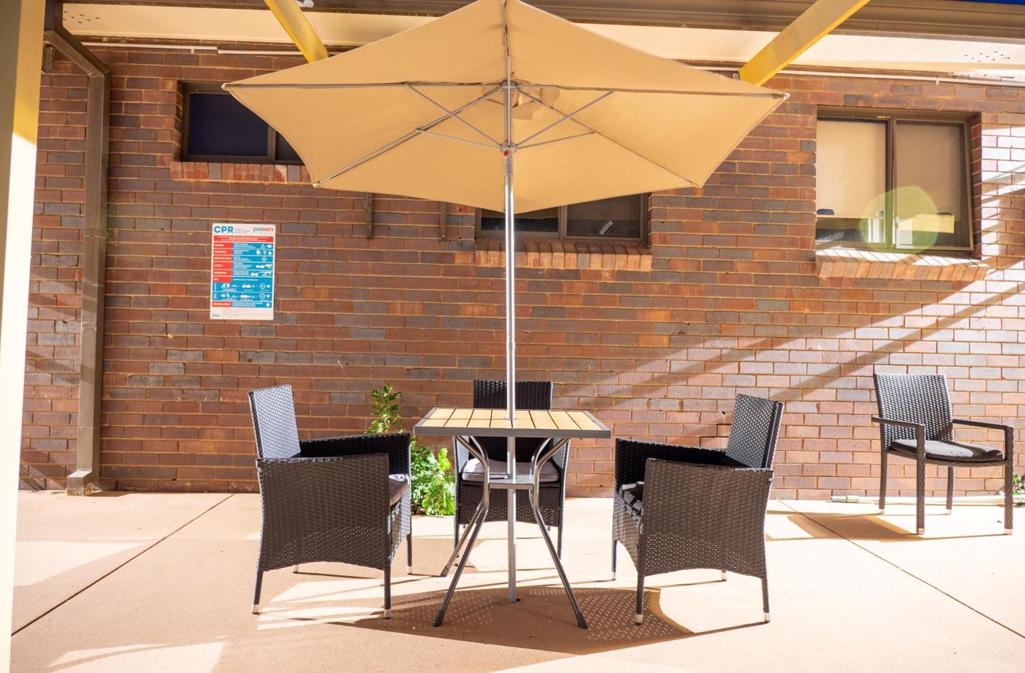 Tumut Valley Motel Pet Friendly Екстериор снимка