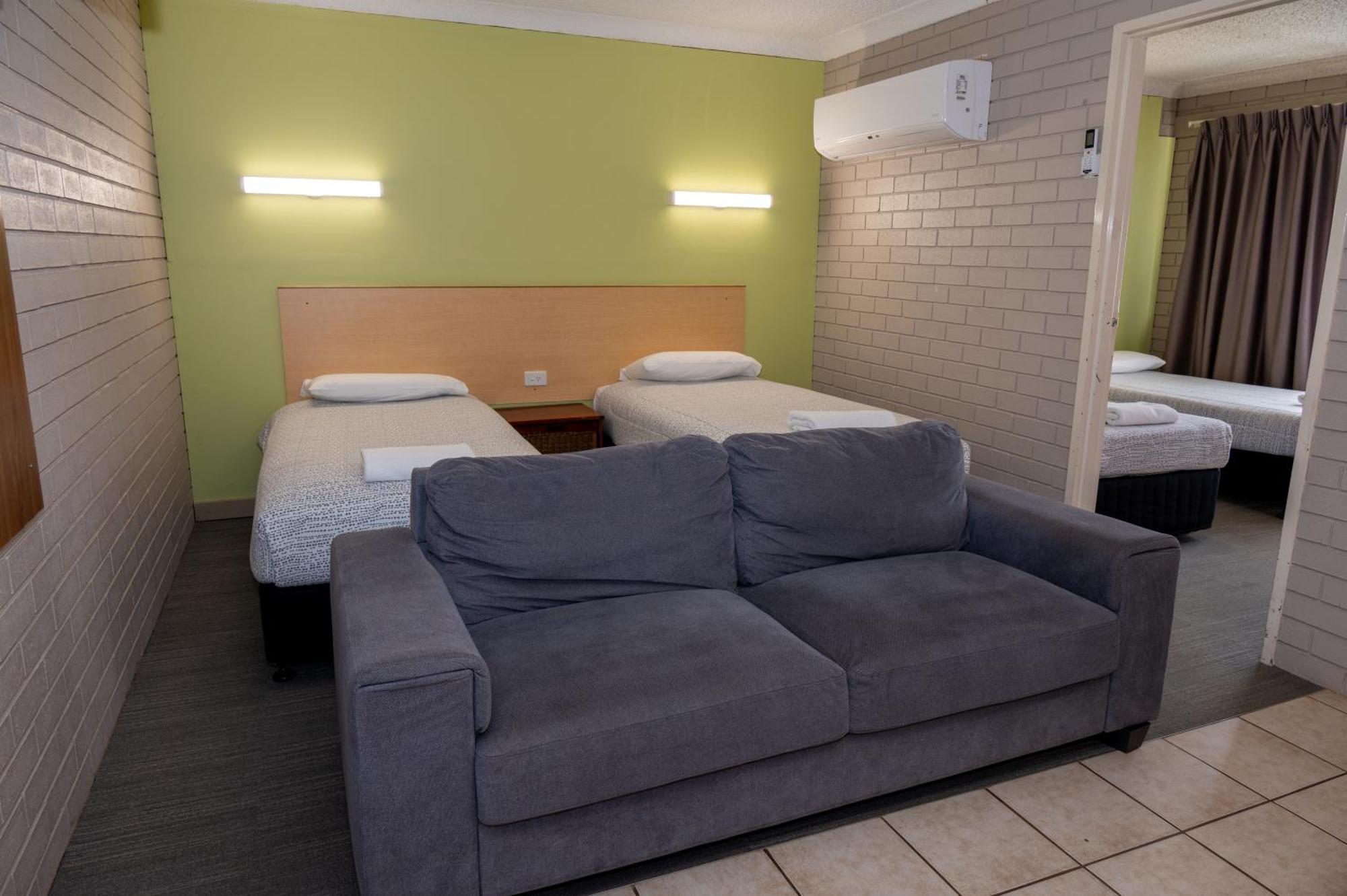 Tumut Valley Motel Pet Friendly Екстериор снимка