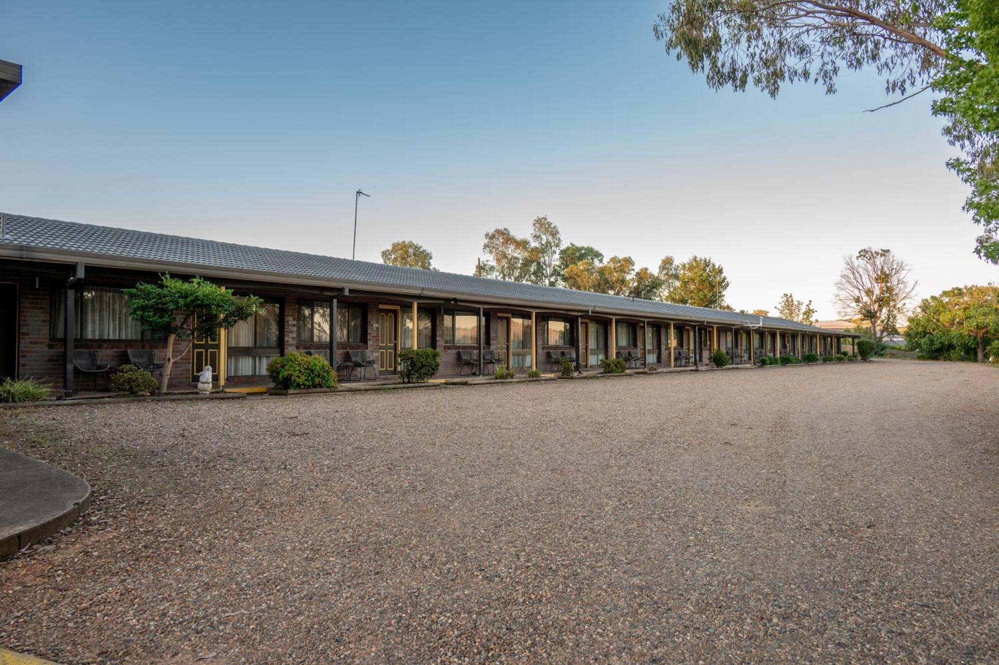 Tumut Valley Motel Pet Friendly Екстериор снимка