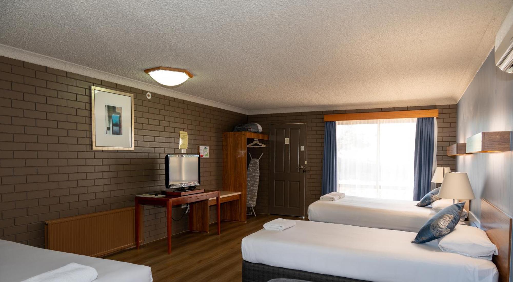 Tumut Valley Motel Pet Friendly Екстериор снимка