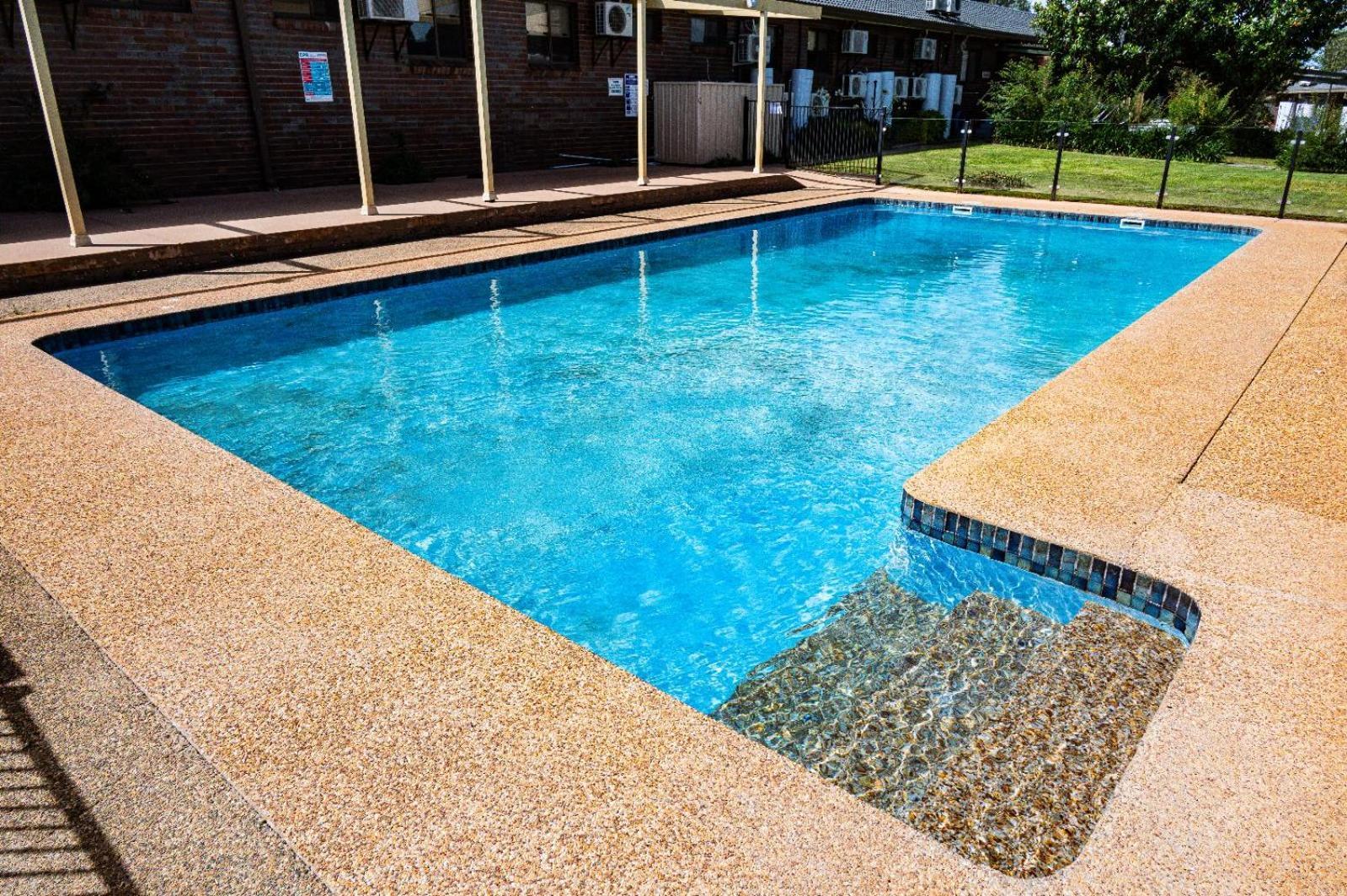 Tumut Valley Motel Pet Friendly Екстериор снимка