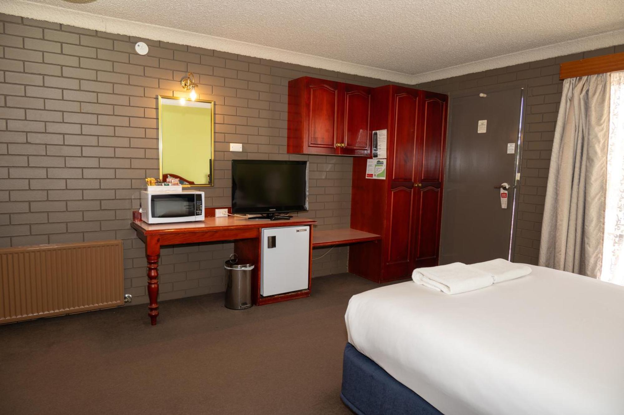 Tumut Valley Motel Pet Friendly Екстериор снимка