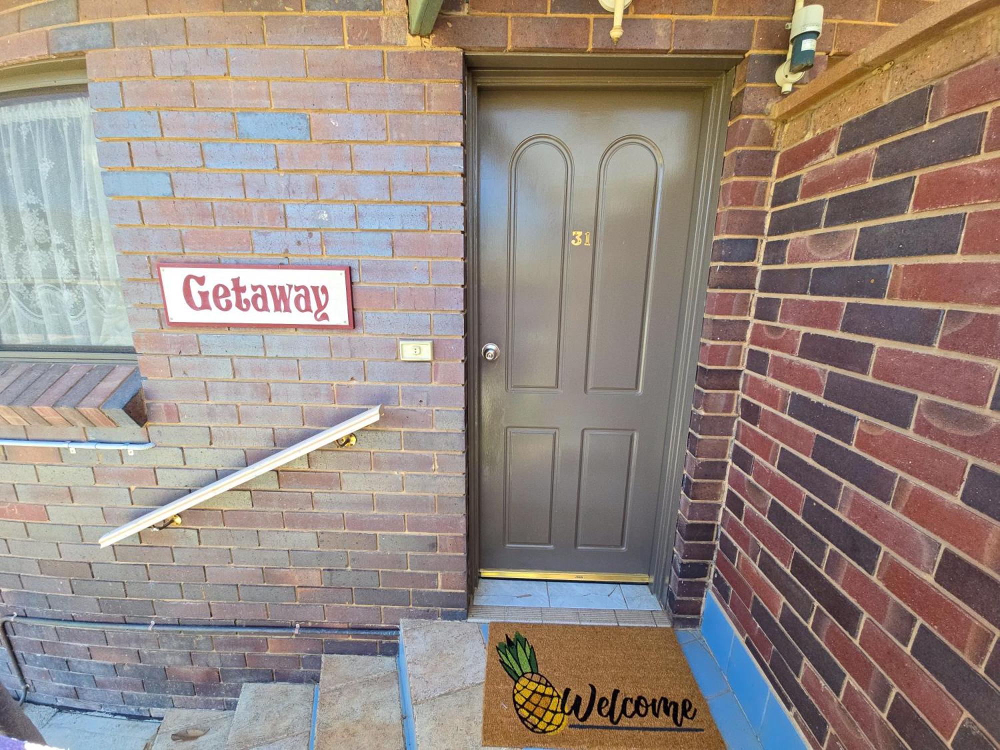 Tumut Valley Motel Pet Friendly Екстериор снимка