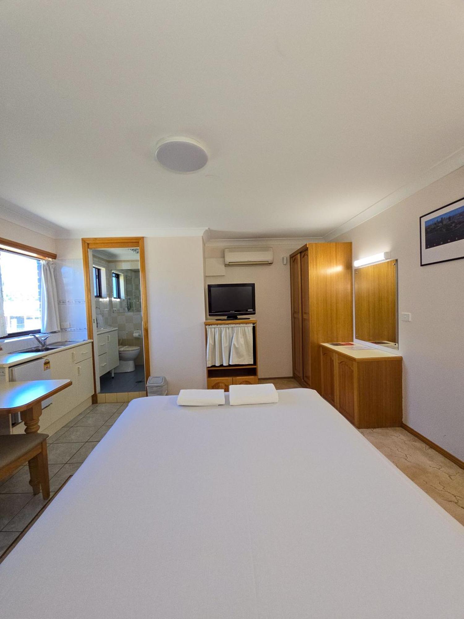 Tumut Valley Motel Pet Friendly Екстериор снимка