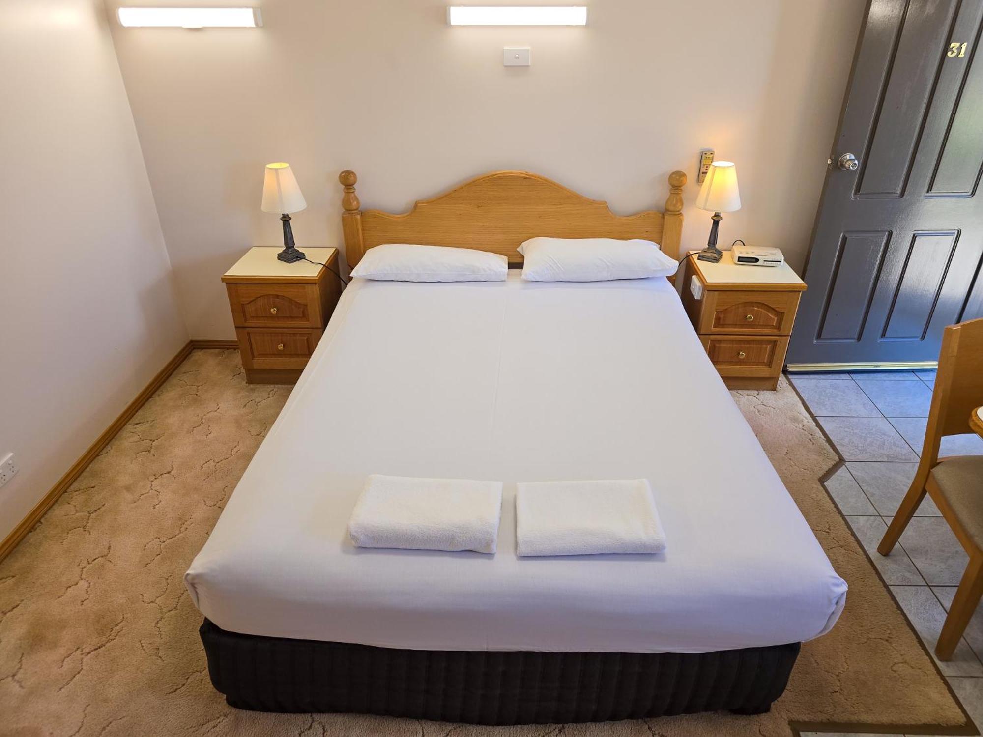 Tumut Valley Motel Pet Friendly Екстериор снимка