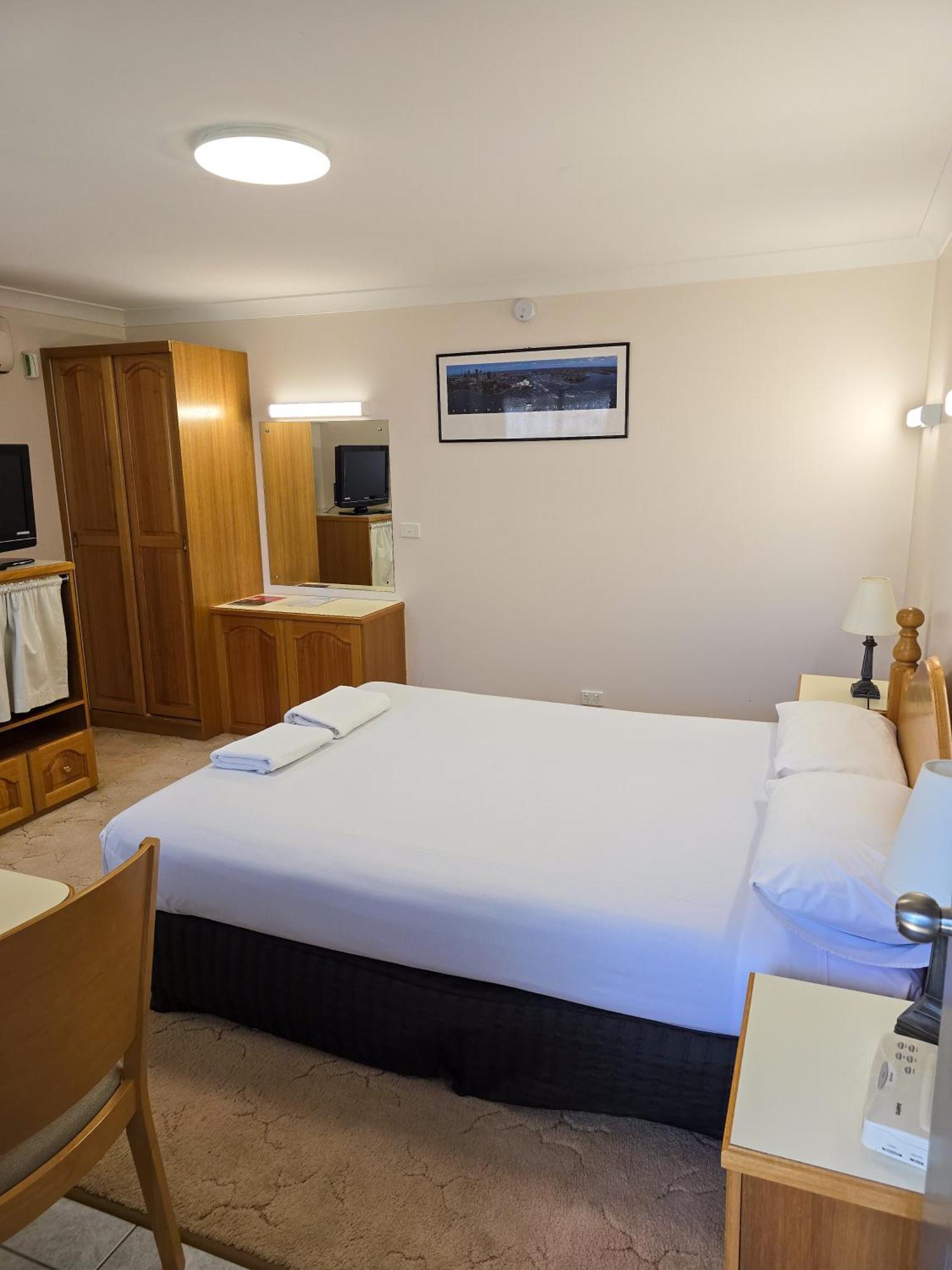 Tumut Valley Motel Pet Friendly Екстериор снимка
