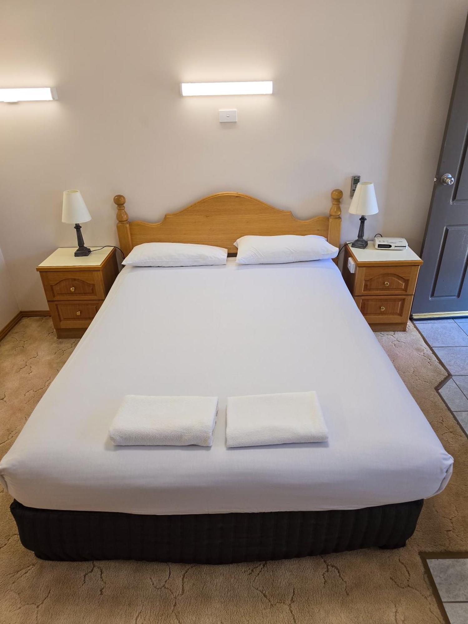 Tumut Valley Motel Pet Friendly Екстериор снимка