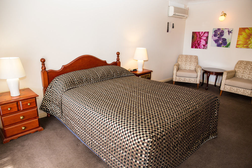 Tumut Valley Motel Pet Friendly Екстериор снимка