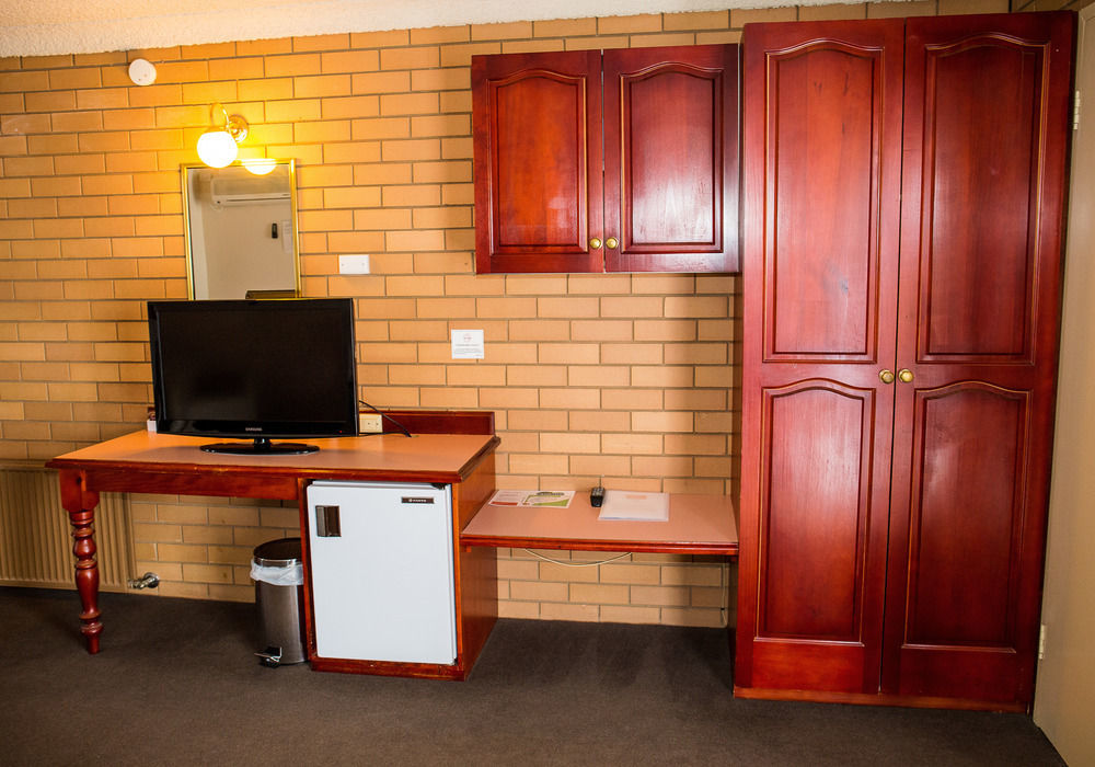 Tumut Valley Motel Pet Friendly Екстериор снимка